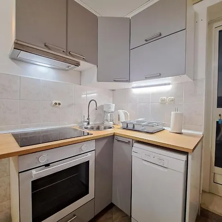 Becir Apartment Molunat