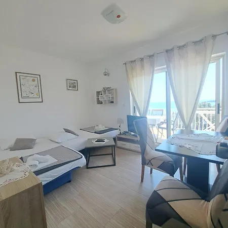 Apartment Becir Molunat